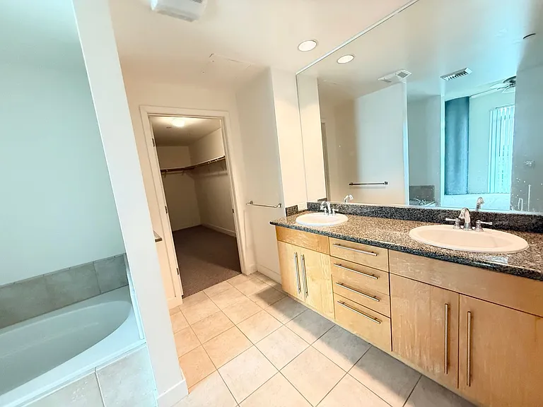 801 Ash St #1603 — Photo 16