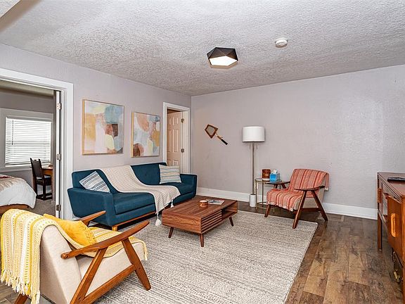 5th image of 121 Kingsbury Ave