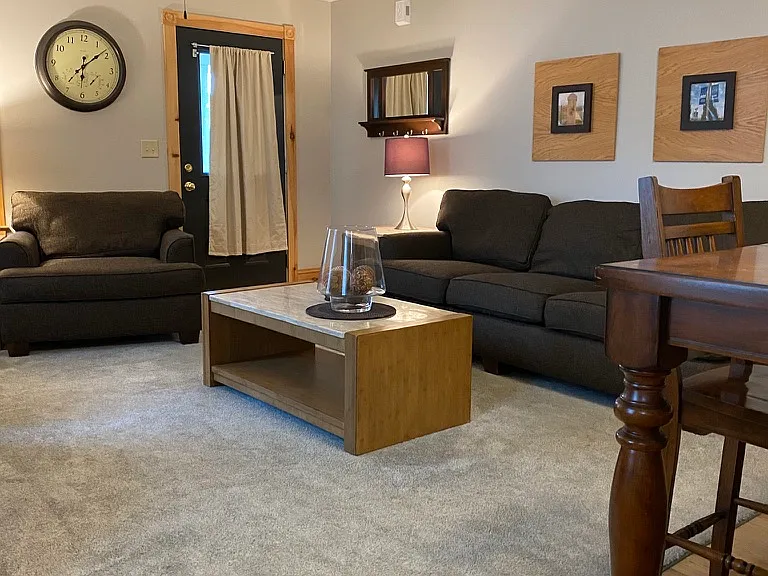 1138 Memorial Ave — Photo 3