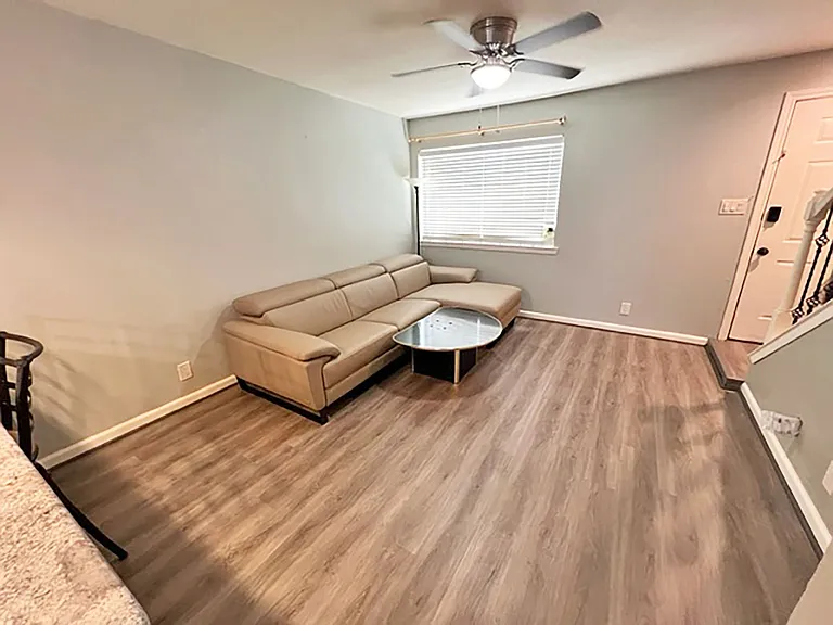 724 S Welch St #9 — Photo 6