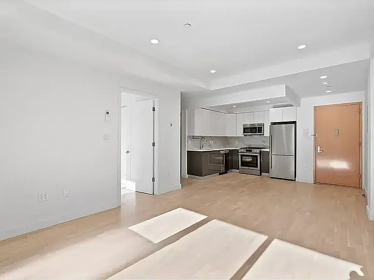2600 7th Ave #3Q — Photo 8