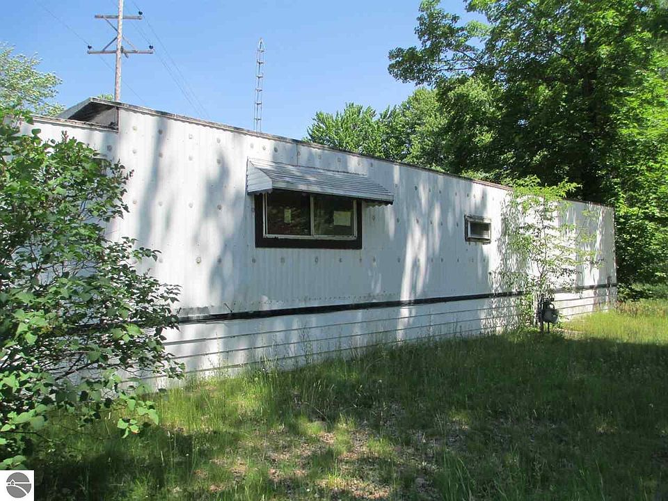 1st image of 3398 N Circle Dr NE