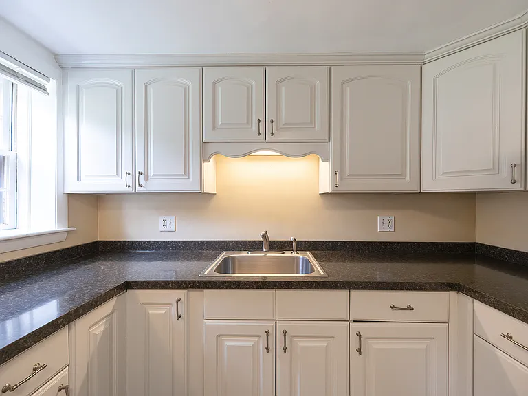 670 Main St #1 — Photo 6