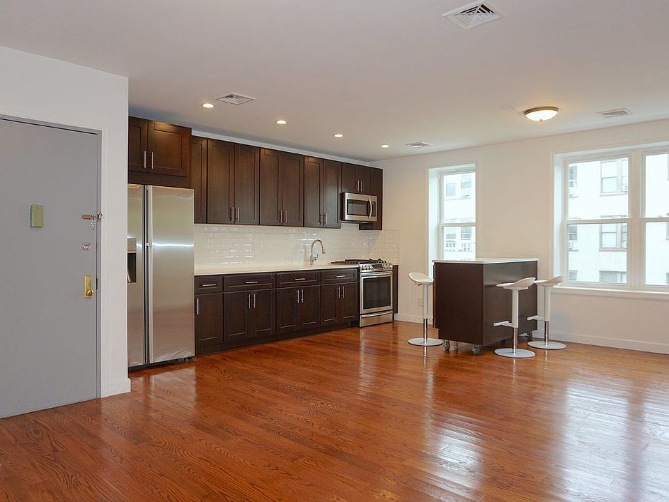 1st image of 2401 29th St APT 4