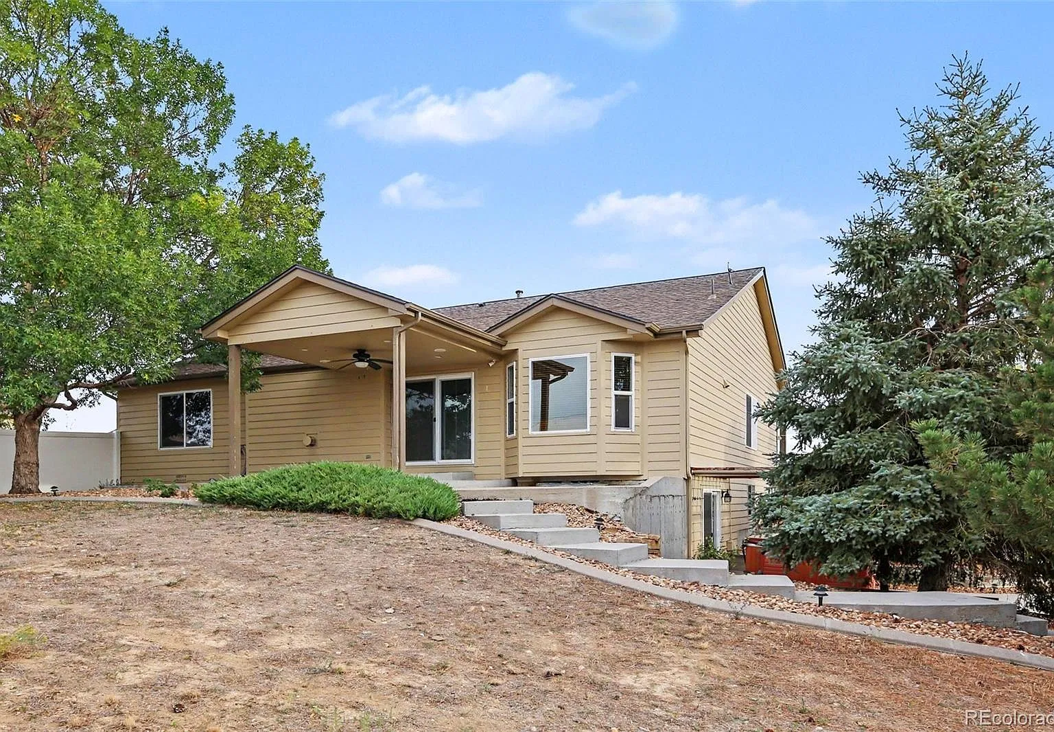 4 bed, 3.5 bath, 3337 sqft, $4,900 — Photo 2