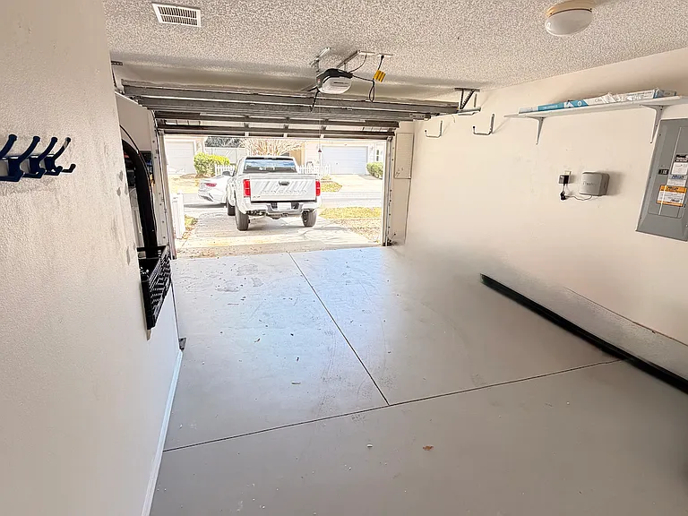 428 Canterbury Ct — Photo 11