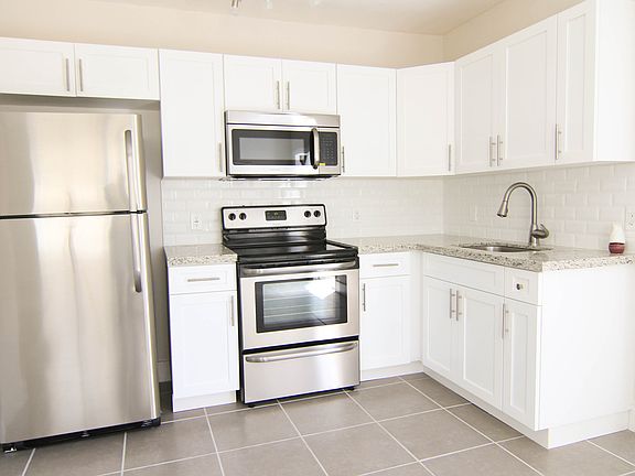 5th image of 635 NE 8th Ave #4