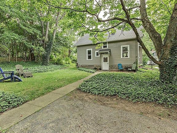 4th image of 93 May Ct