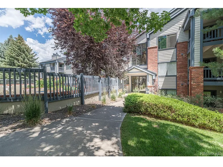 2727 Folsom St #211 — Photo 17