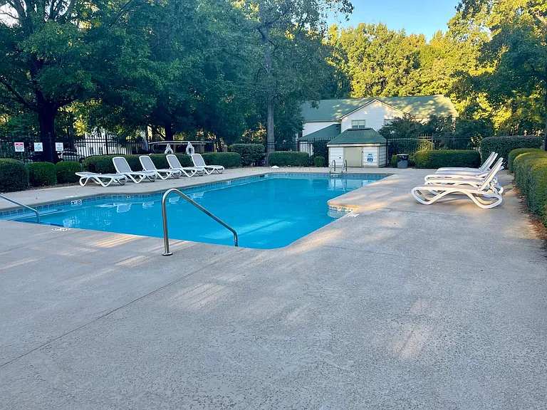 1032 Churchill Downs Ct #B — Photo 18
