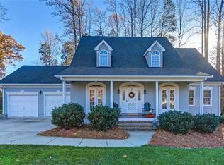 4648 Jamesford Dr, Jamestown, NC 27282