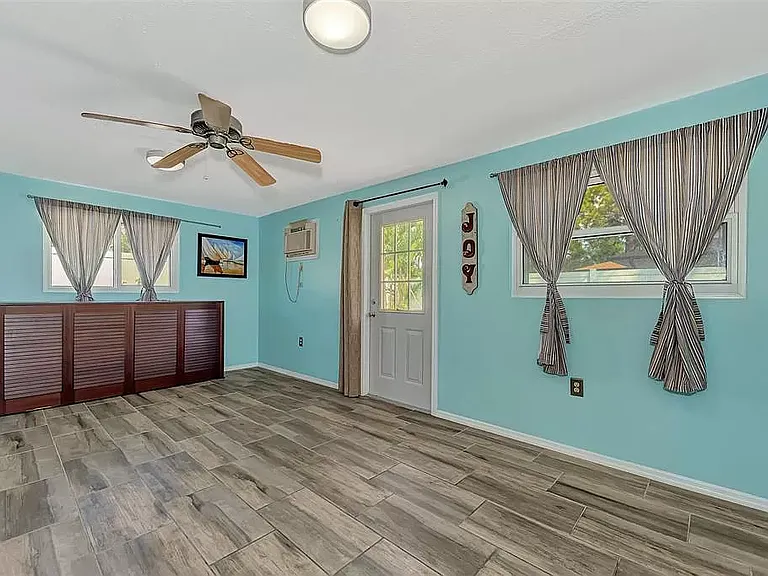 1329 Nantucket Rd — Photo 7