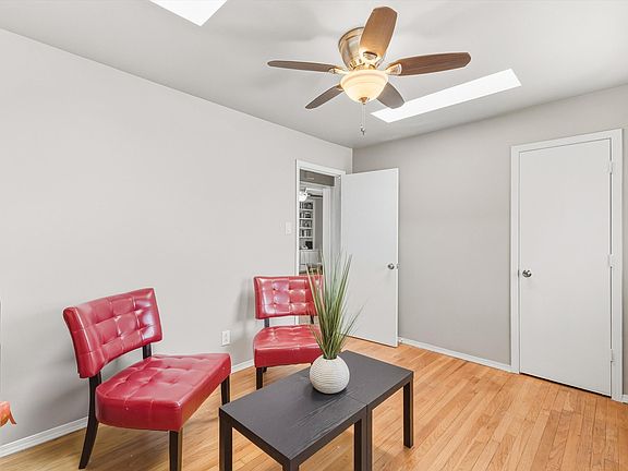 5th image of 740 Alvarado Dr SE