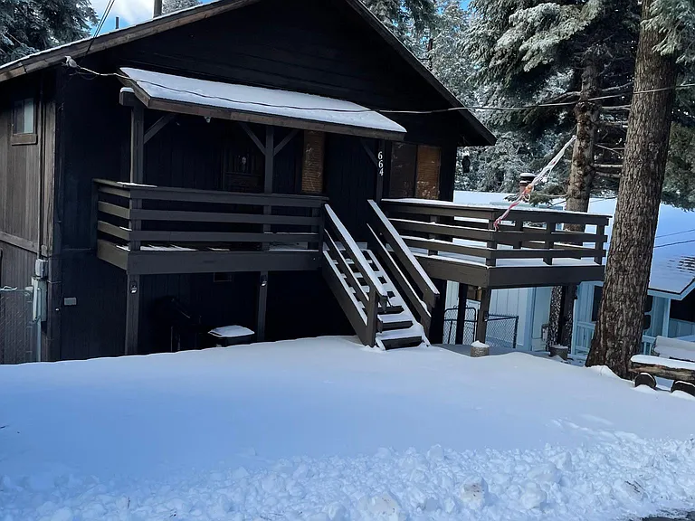 664 Ivy Ln — Photo 9