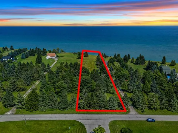 626 Lakeshore Dr, Kewaunee, WI 54216