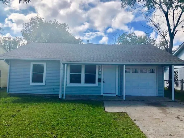 228 S Iowa St, La Porte, TX 77571