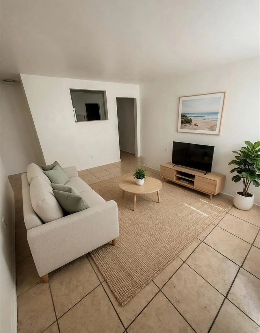 4 bed, 2.0 bath, 2448 sqft, $3,195 — Photo 4