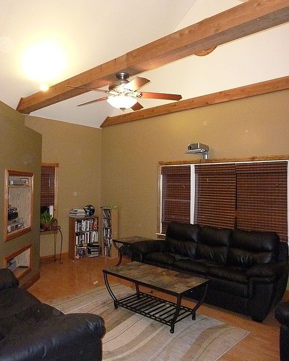 Living Room - Vaulted Ceiling