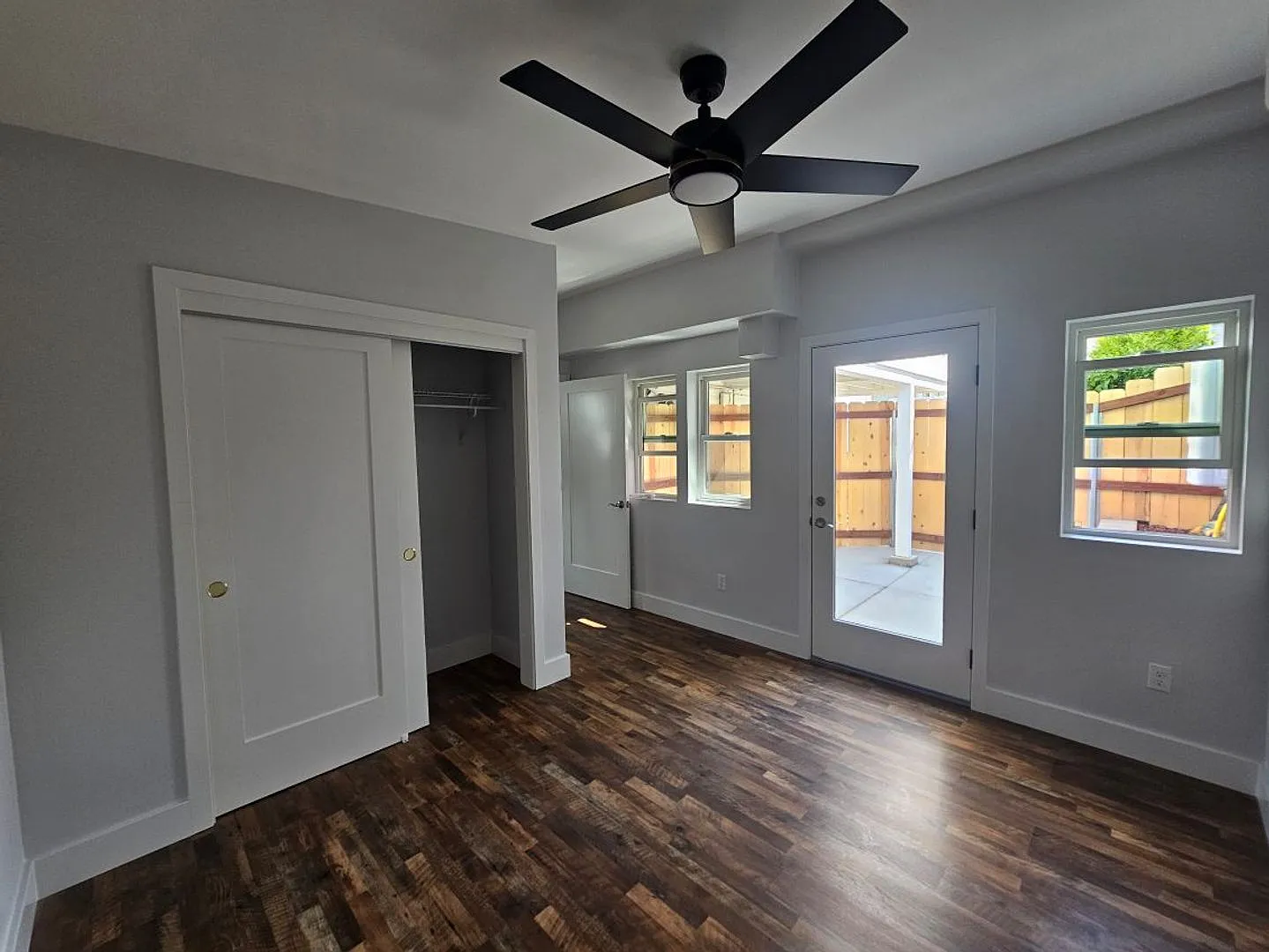 0321 1027 & 1029 Walnut St — Photo 3