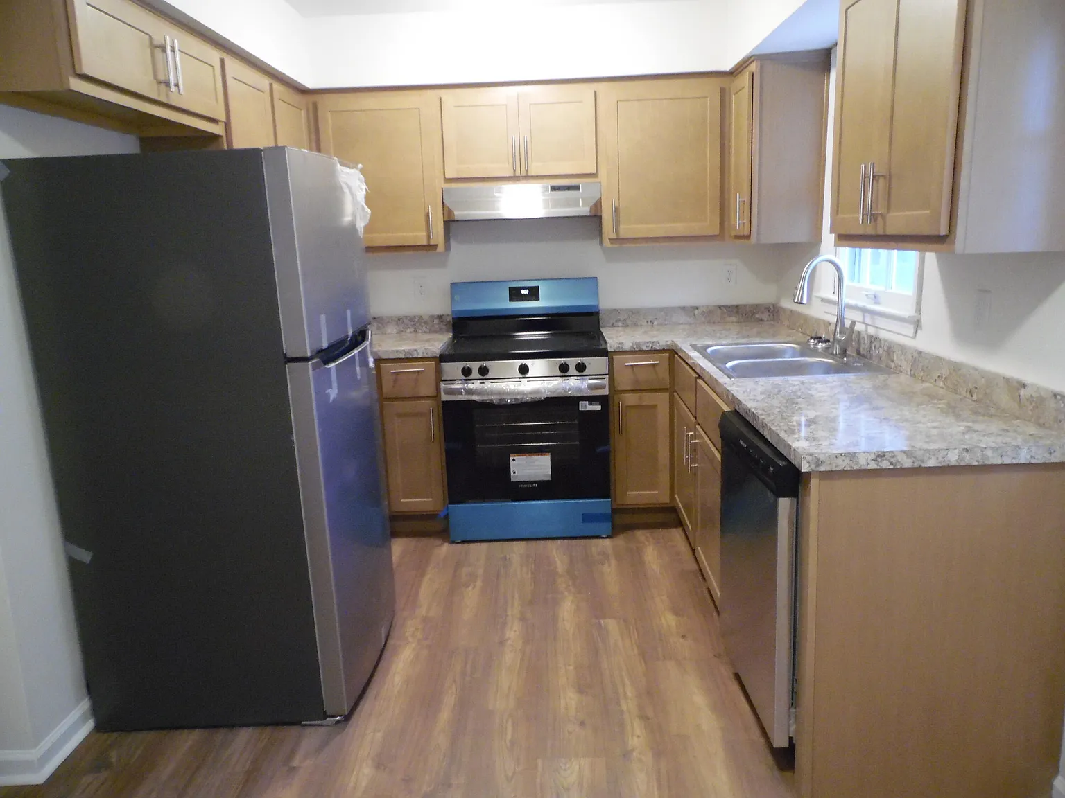 3 bed, 1.5 bath, 1944 sqft, $1,495 — Photo 3