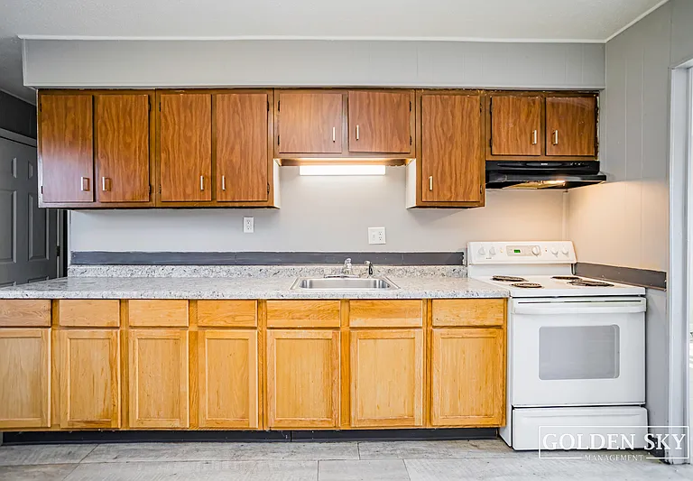 6318 E Piccadilly Rd — Photo 4