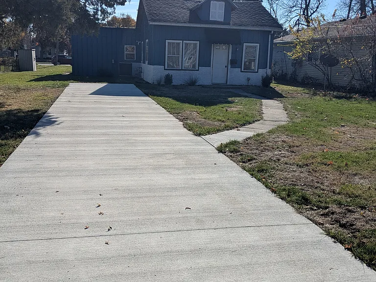 408 Clinton St — Photo 10