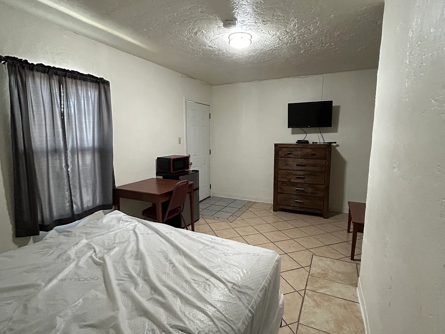 Studio, $795 — Photo 3