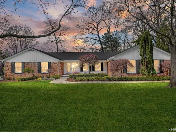 5192 Hollow Ct, Bloomfield Hills, MI 48302