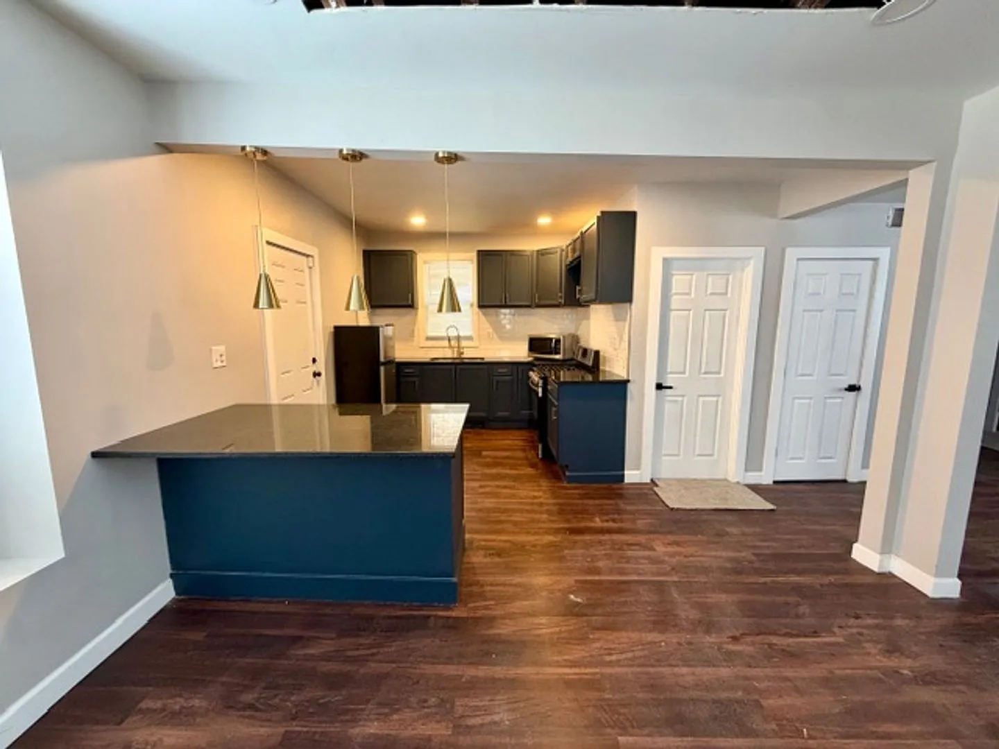 5 Bedroom 1 1/2 bath house for lease. — Photo 4