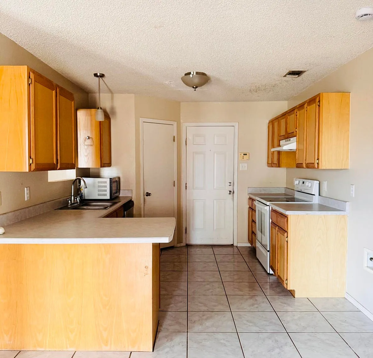 4 bed, 2.5 bath, 1560 sqft, $1,750 — Photo 4
