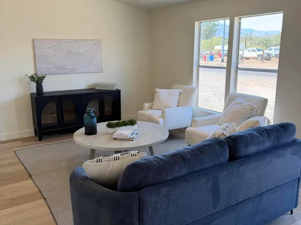 20421 E Kiva Road, Black Canyon City, AZ 85324