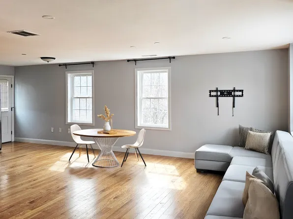 543 Andover St #8, Lawrence, MA 01843