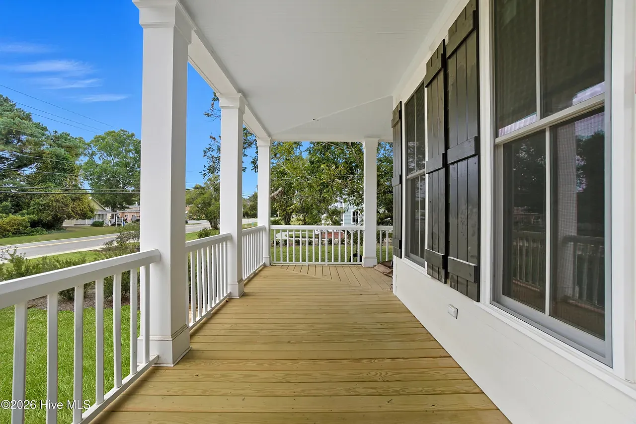 3 bed, 2.5 bath, 1711 sqft, $2,800 — Photo 2