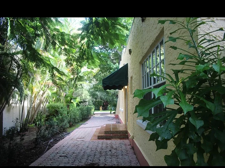 504 Aragon Ave — Photo 24