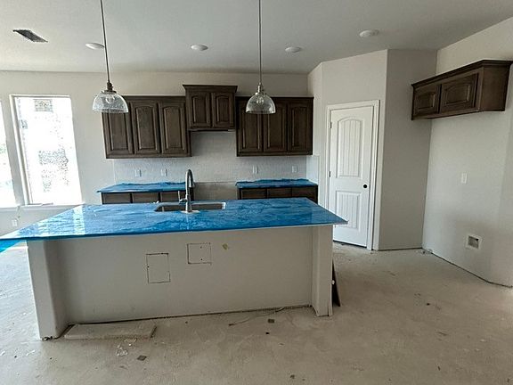 3rd image of 802 Juneau St