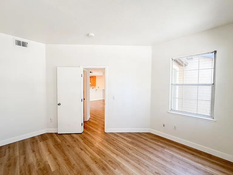 2527 Baywood Way — Photo 11