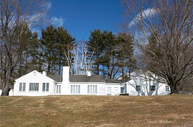 Among stately homesteads atop historic Quaker Hill sits this charming ranch on 6 acres.