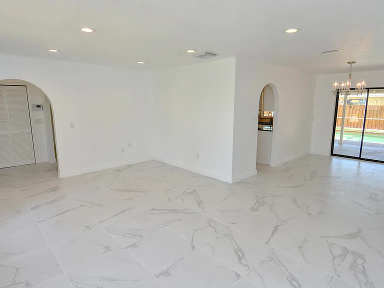 943 SE Browning Ave — Photo 14