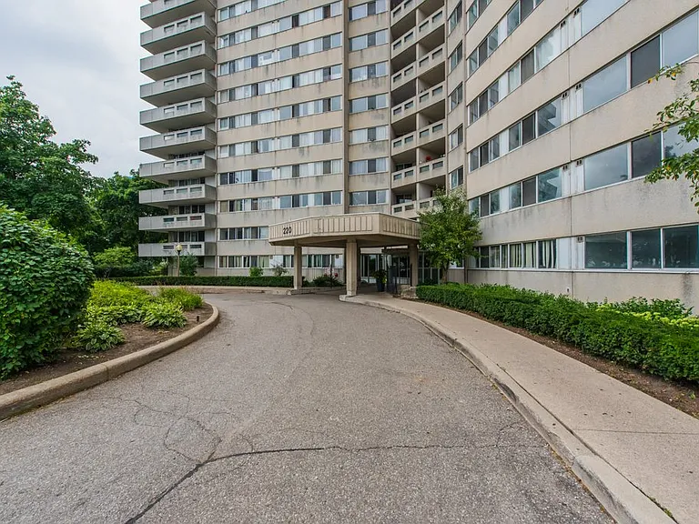 220 Steeles Ave W #A — Photo 40