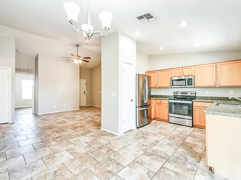 2781 W Mira Dr — Photo 7