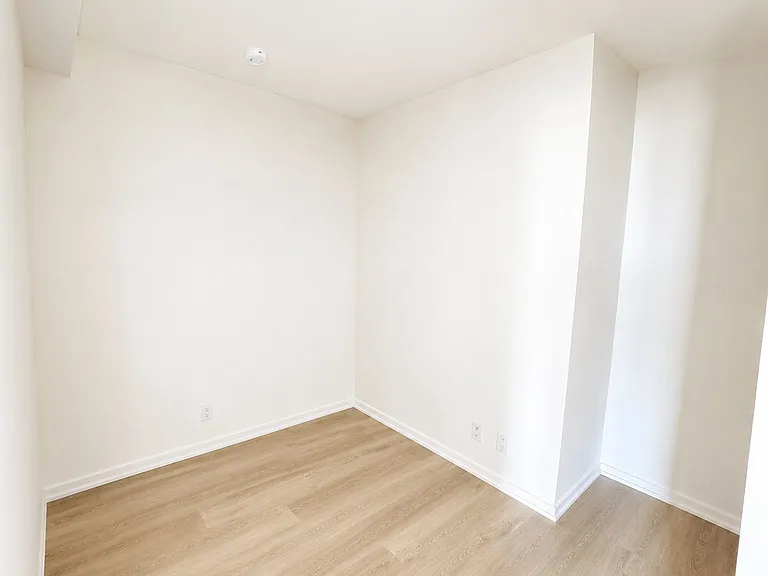 109 Erskine Ave #1106 — Photo 13
