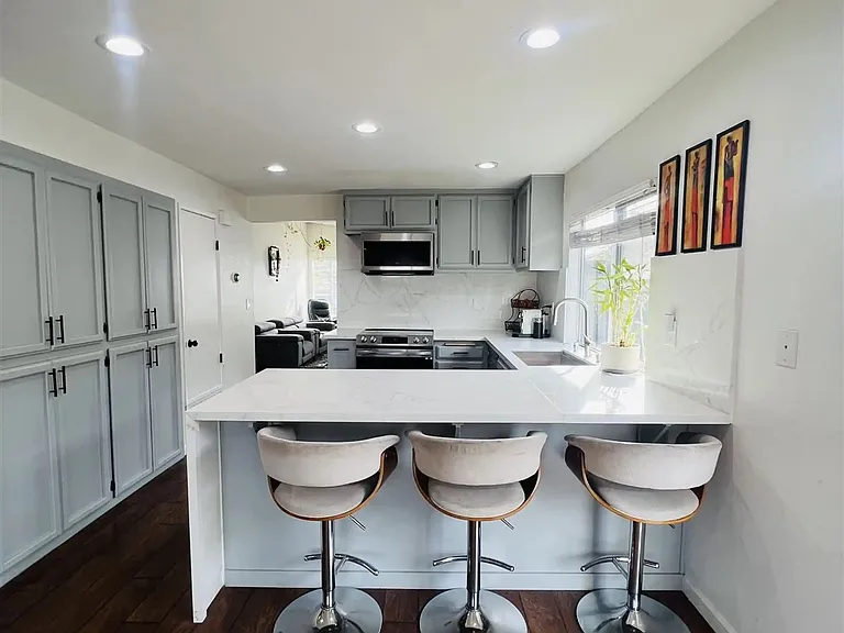 5895 Woodbine Pl — Photo 9