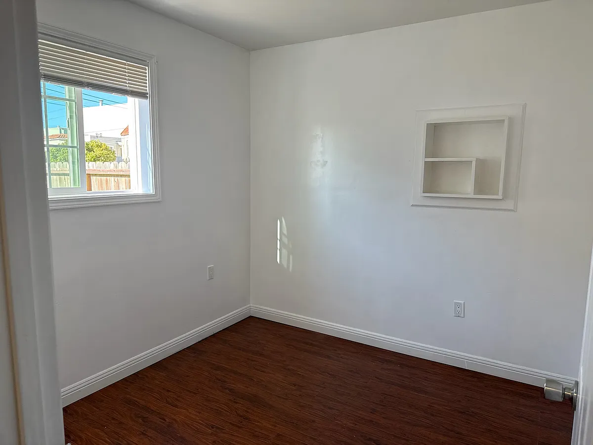 Building Photo - 801 33rd Ave #1A
