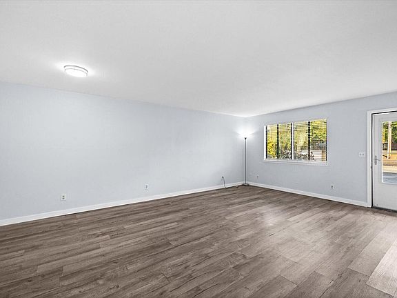 4th image of 303 Crystal Pl APT 14
