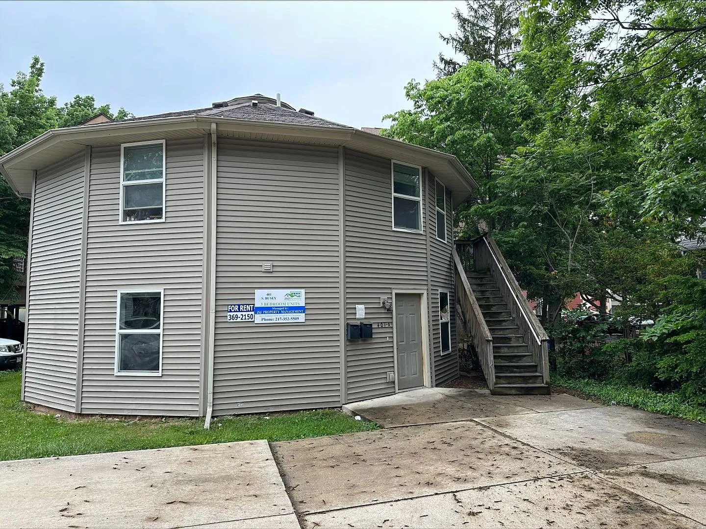 401 S Busey Ave — Photo 1