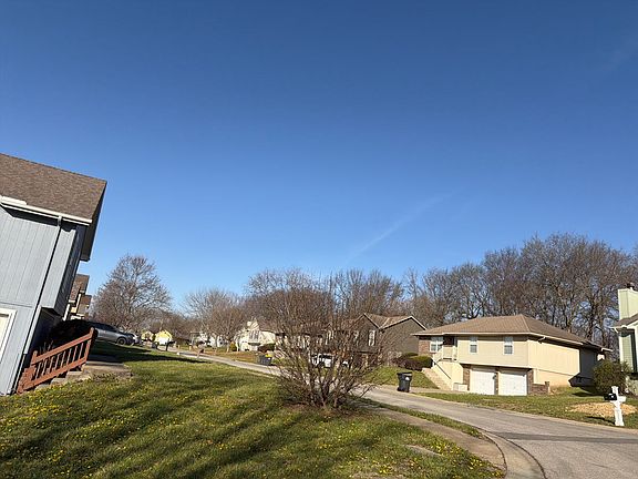 5th image of 2401 NW Richard Dr