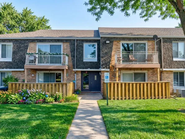 4710 Euclid Ave APT 2D, Rolling Meadows, IL 60008