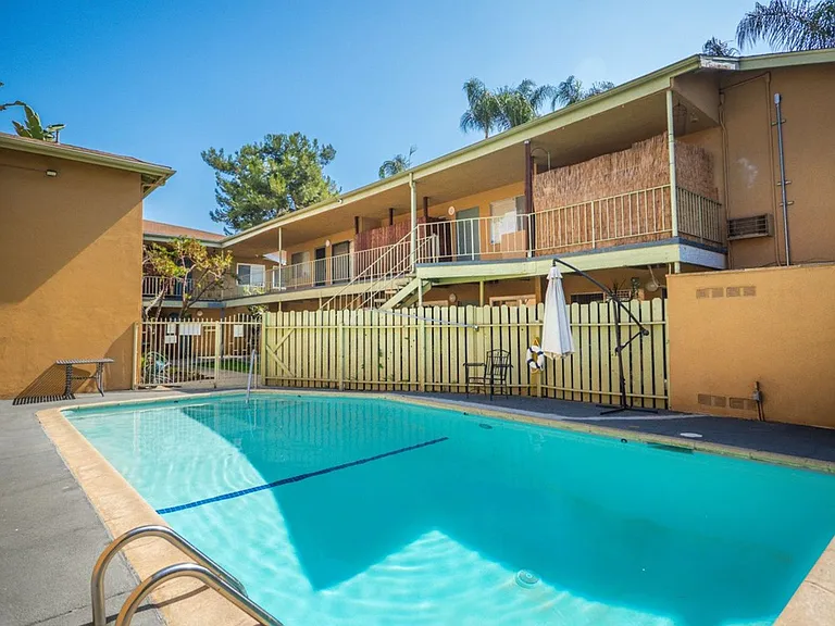 20353 Saticoy St — Photo 43