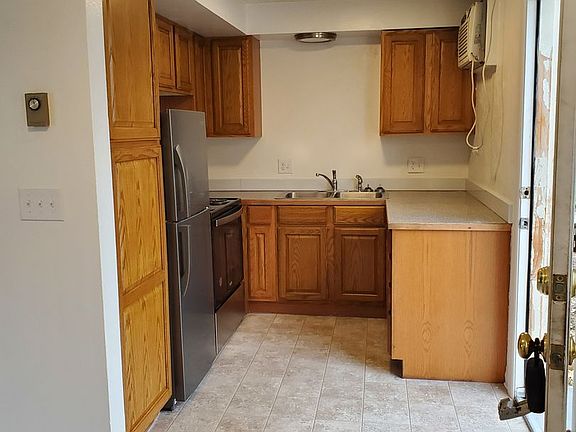3rd image of 1020 E Sheridan Ave