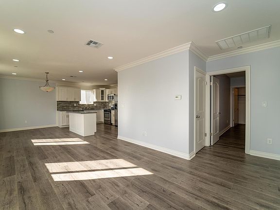2nd image of 633 N Berendo St #633